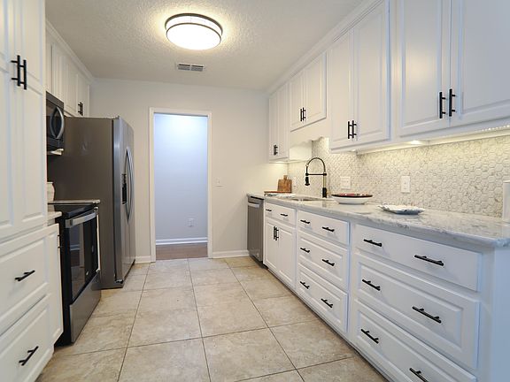 3rd image of 102 Nordberg Ave