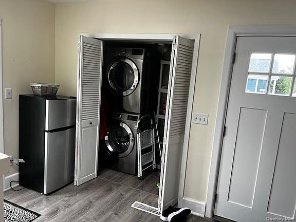 4th image of 305 Nevada St