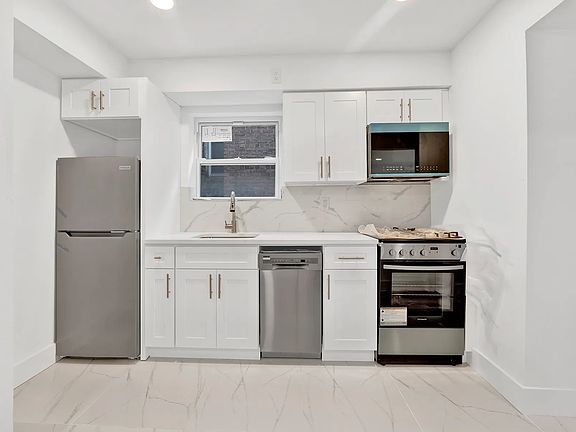 3rd image of 729 Tilden St