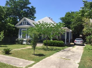 1127 W Agarita Ave, San Antonio, TX 78201