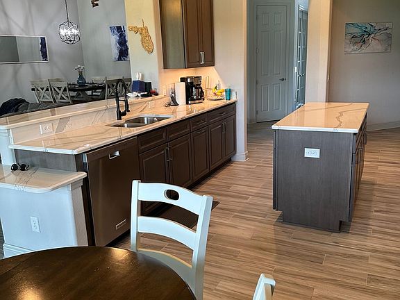 5th image of 1076 N Hunt Club Dr