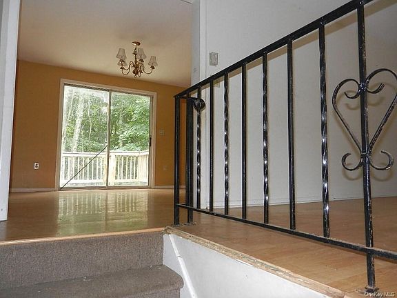 3rd image of 54 Kentview Dr