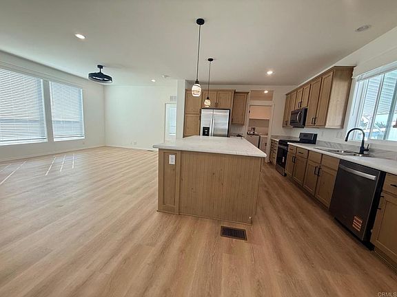 3rd image of 1750 W Citracado Pkw #20