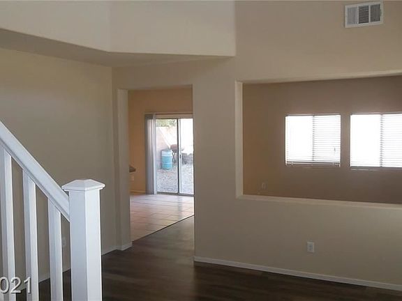 3rd image of 528 Round Reign Ave