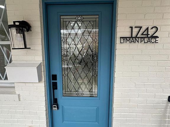 2nd image of 1742 Lyman Pl NE