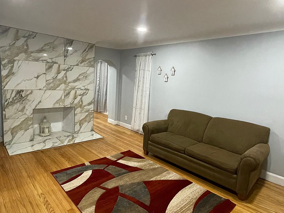 2nd image of 3791 Cortland St