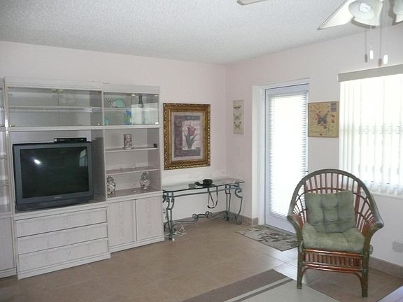 3rd image of 73 Northampton St #73