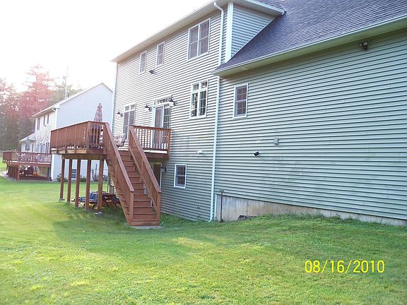 Back of the house w/walk out basement