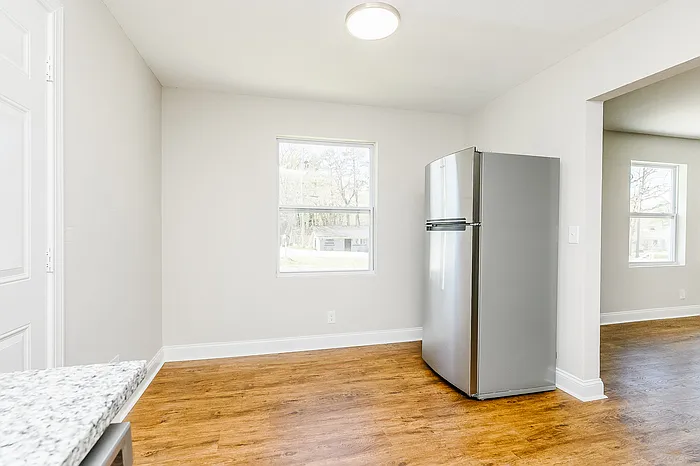 2 bed, 1.0 bath, 783 sqft, $1,195 — Photo 3
