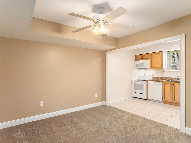 Maple Court Apartments — Photo 48
