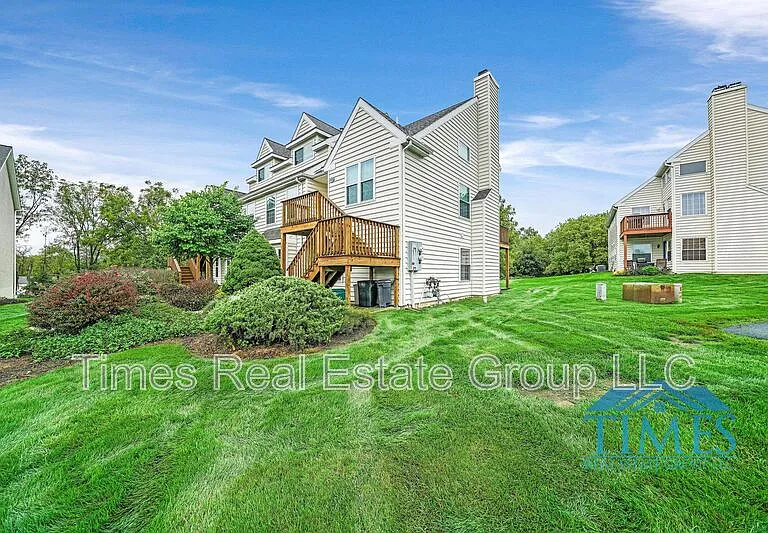 1101 Lexington Way — Photo 2