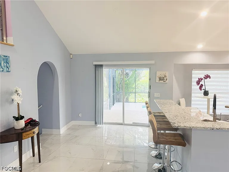 827 SW 24th St — Photo 26