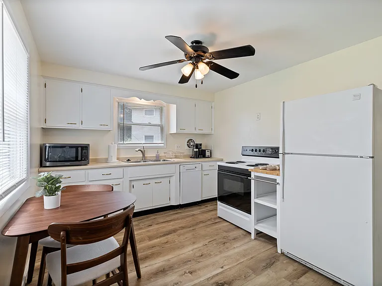 100 Barbie Dr — Photo 19