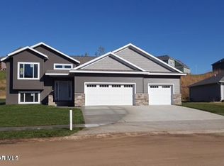 2999 Stone Park Dr NE, Rochester, MN 55906