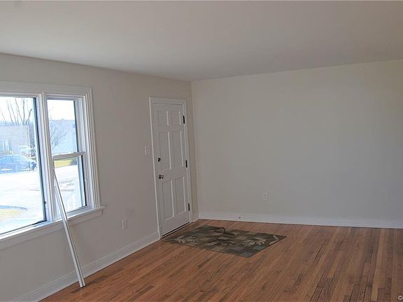4th image of 2708 Carlisle Ave