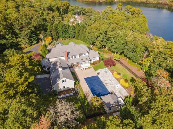 26 Walkerwoods Dr, Harwich, MA 02645