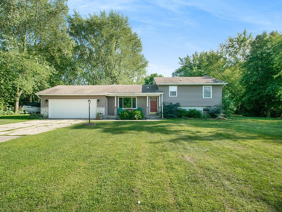 1st image of 702 Bylsma Dr NW