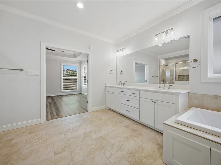 4725 Pearl River Ct — Photo 18