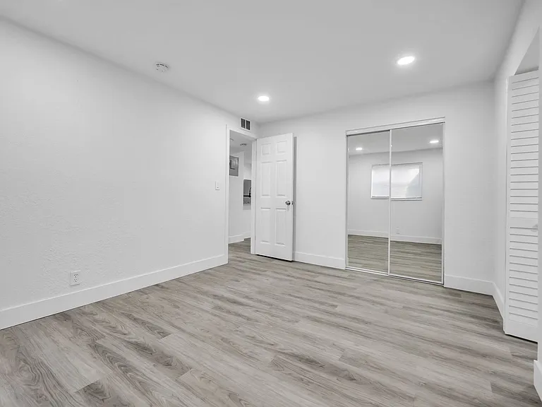 1015 NE 17th Ave — Photo 44