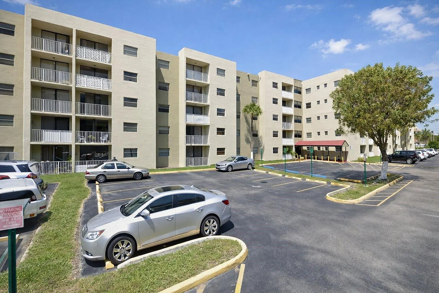 2 bed, 2.0 bath, 870 sqft, $2,050 — Photo 1