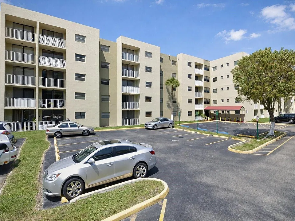 8185 NW 7th St #214