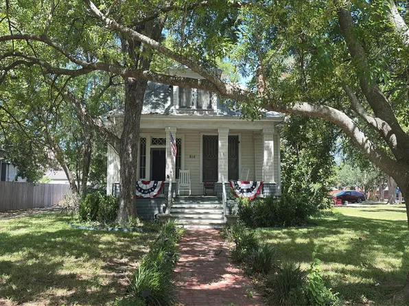 814 N Austin St, Seguin, TX 78155