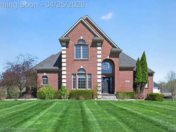 163 W Auburn Trl, Brighton, MI 48114