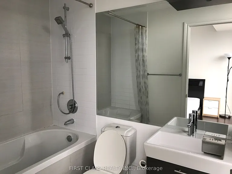386 Yonge St #5102 — Photo 13
