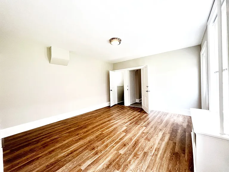 130 E Chestnut St — Photo 28