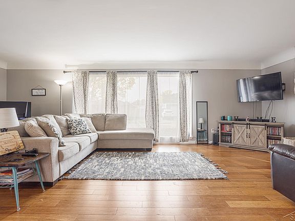 5th image of 3012 Brockton Pl