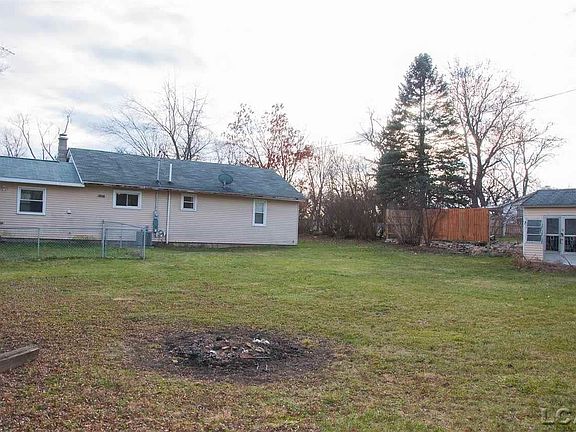4th image of 2788 Fairlawn Ave