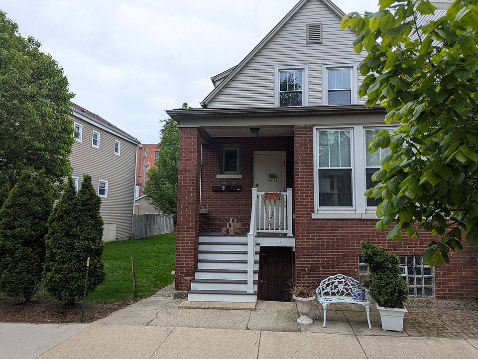 1st image of 2433 W Winnemac Ave #2