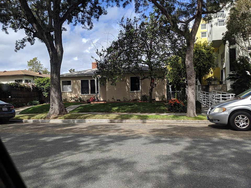 This is the single family home on the front of the property and the 'curb view' of the property.