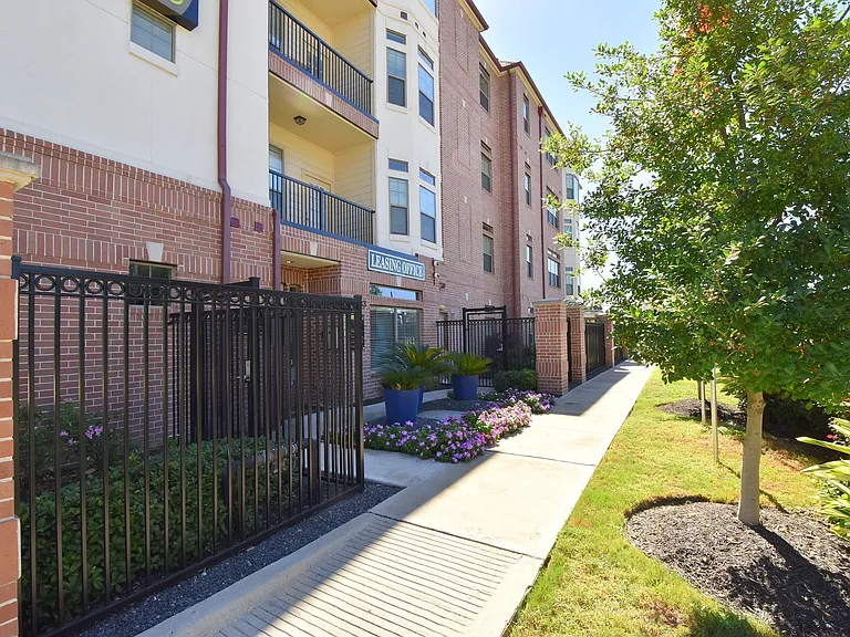 Midtown Grove — Photo 37