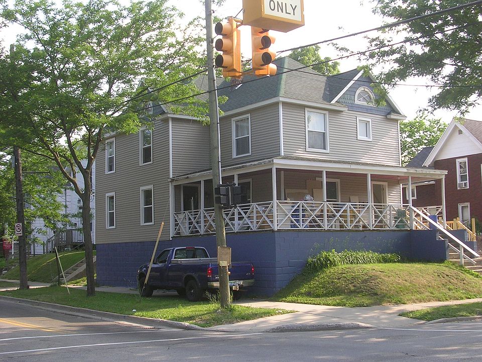 1st image of 634 Lake Michigan Dr NW APT 2