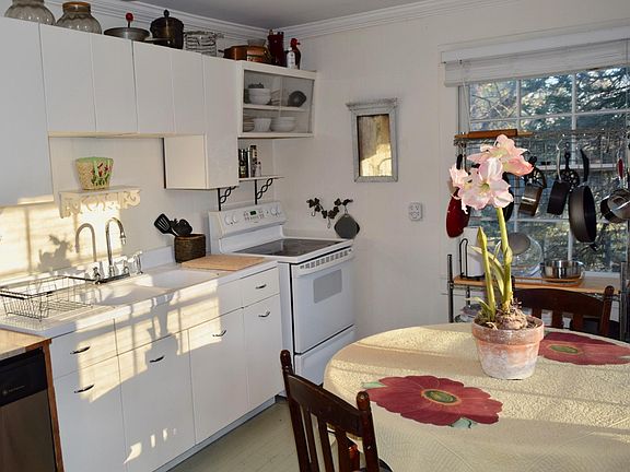 Completely outfitted kitchen