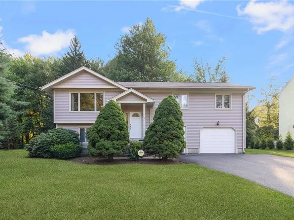 8 Brookdale Rd, North Providence, RI 02904