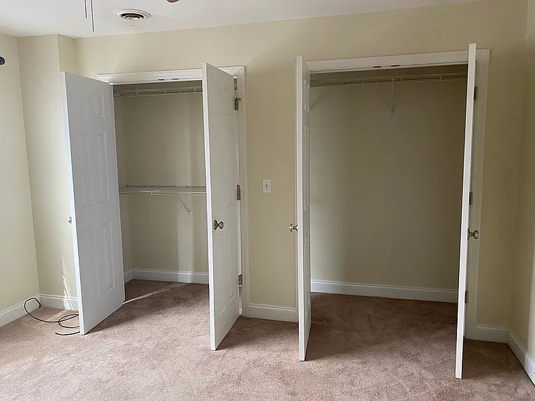 360 Harbor Dr — Photo 2