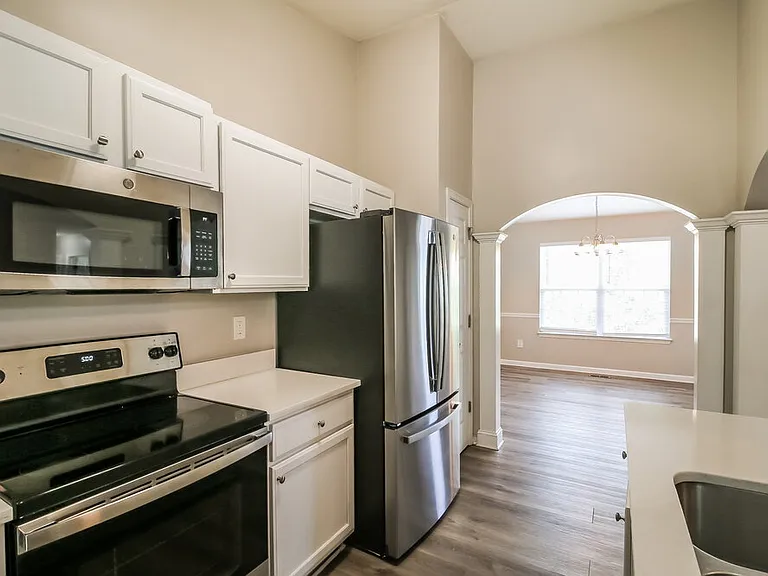 575 Sycamore Dr — Photo 9