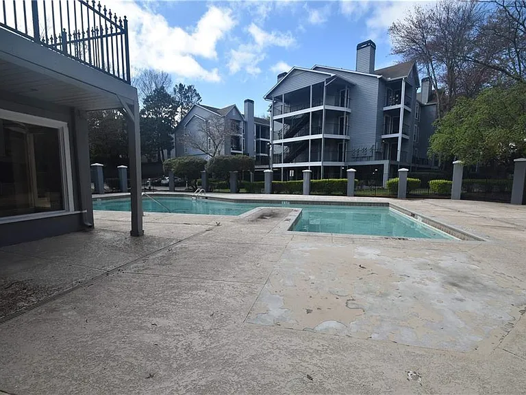 310 Granville Ct #310 — Photo 24