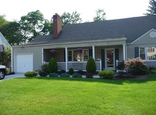 8 Amherst Pl, Massapequa, NY 11758