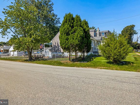 3rd image of 56 S Fellowship Rd