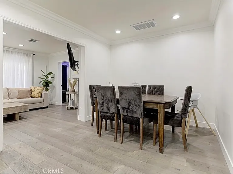 9261 Lev Ave — Photo 5