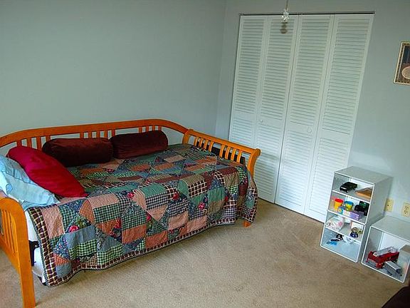5th image of 2217 Roslyn Ln