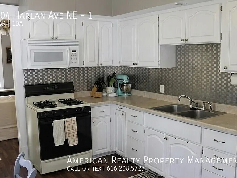 604 Harlan Ave NE #1 — Photo 2