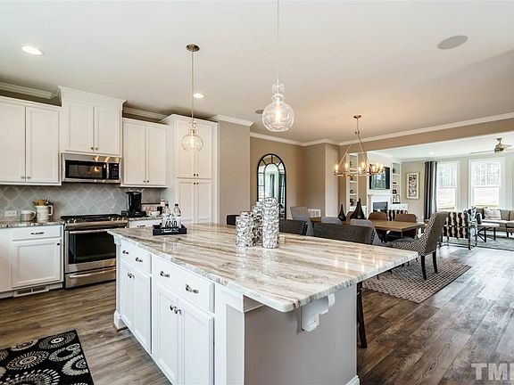 PHOTO REPRESENATIONAL-colors options vary not exact home, same floorplan