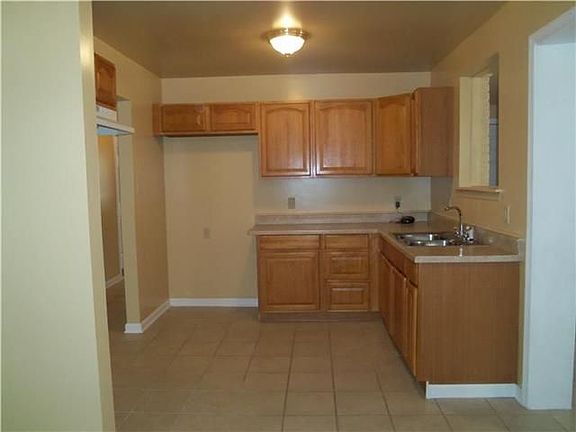 2nd image of 4755 Camelia St