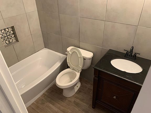 5th image of 2929 Lucinda Ln
