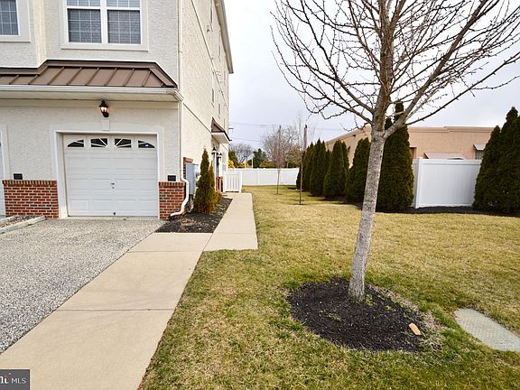 2nd image of 3223 Davinci Dr