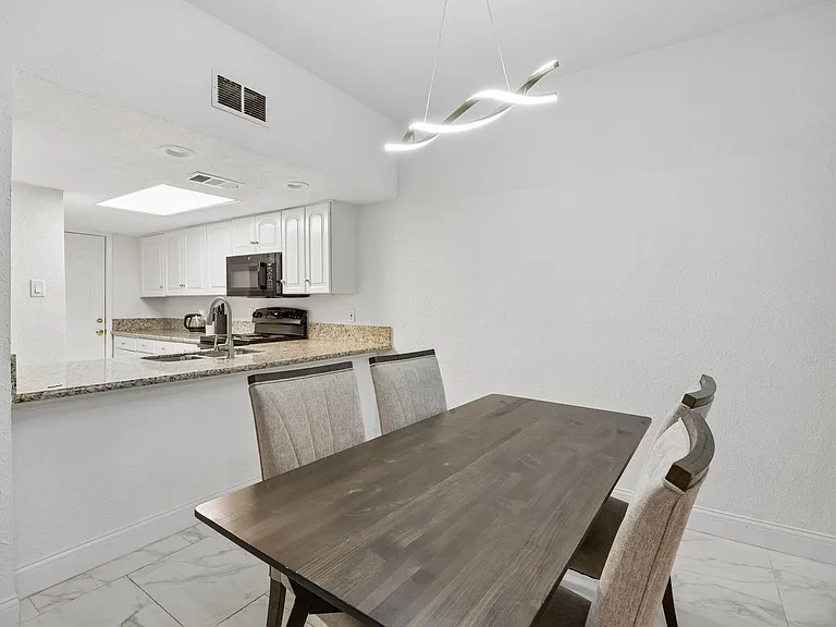 2601 Augusta Dr #14 — Photo 3